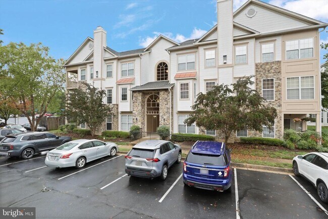 5947 Founders Hill Dr in Alexandria, VA - Building Photo - Building Photo