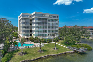 Siesta Harbor in Sarasota, FL - Building Photo