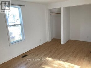 27 Grove St in Belleville, ON - Building Photo - Building Photo