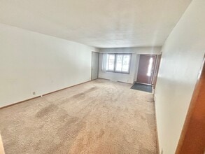 8701 W 35th St in St. Louis Park, MN - Foto de edificio - Building Photo