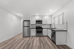 925 W 30th St, Unit 14C in Los Angeles, CA - Building Photo