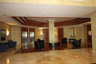7910 Harbor Island Dr in North Bay Village, FL - Building Photo - Building Photo