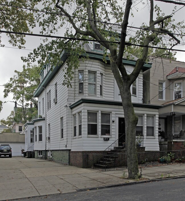 25 Reservoir Ave