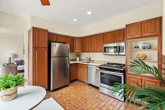 37 Saint Paul St, Unit 3 in Brookline, MA - Foto de edificio - Building Photo