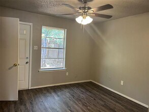 731 Woodland Ct in Kennedale, TX - Foto de edificio - Building Photo