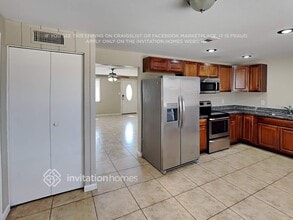 1536 W Andorra Dr in Phoenix, AZ - Foto de edificio - Building Photo