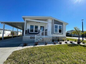 428 Zacapa Ave in Venice, FL - Building Photo