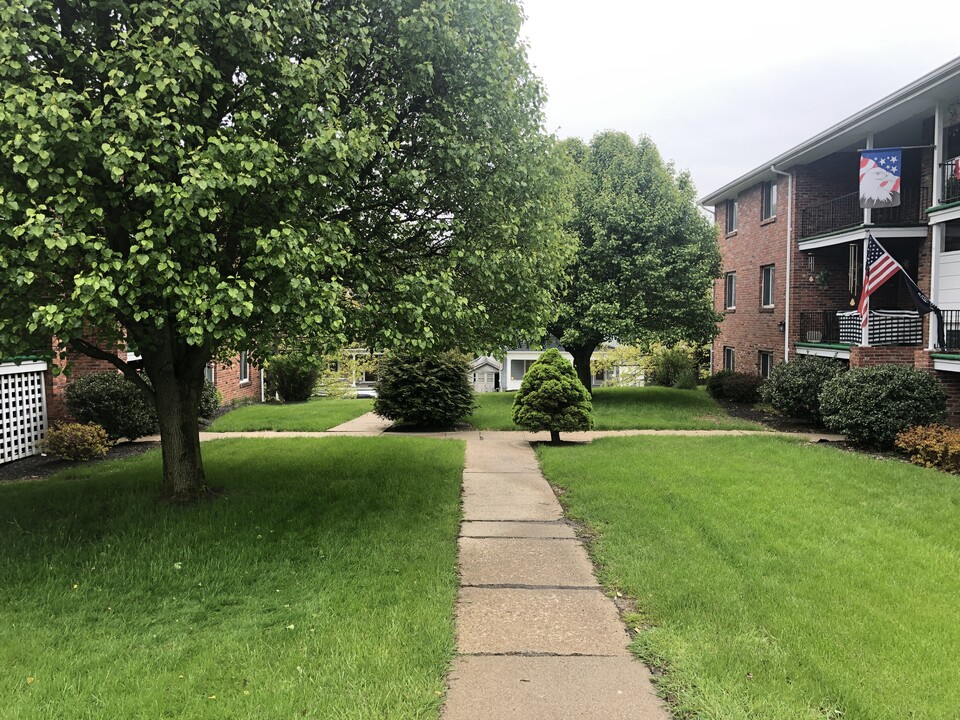 Maiden Court in Washington, PA - Building Photo