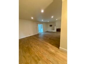 5655 N Poplar Ave in Fresno, CA - Building Photo - Building Photo