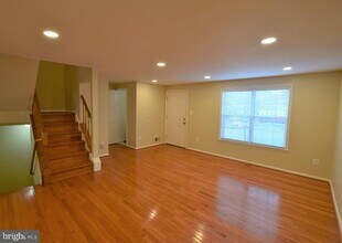 6605 Briarleigh Way in Alexandria, VA - Building Photo - Building Photo
