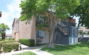 Summer Ridge at Fallbrook in Fallbrook, CA - Foto de edificio - Building Photo