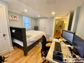 7 Acron Rd, Unit #1 in Brookline, MA - Building Photo - Building Photo