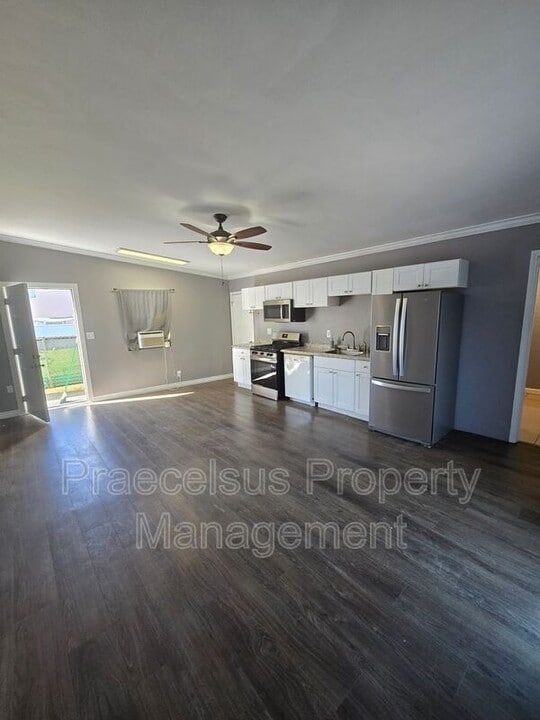 37 E J St in Chula Vista, CA - Building Photo