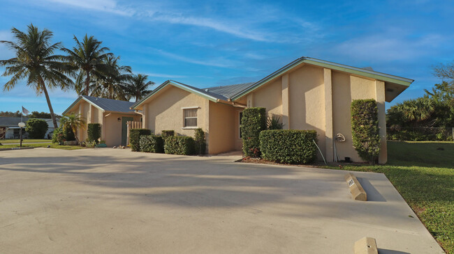 7609 SE Hobe Terrace in Hobe Sound, FL - Building Photo - Building Photo