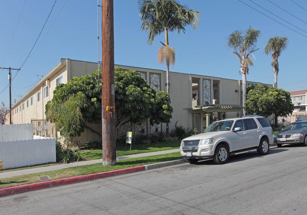 16405 Cornuta Apartments in Bellflower, CA - Building Photo