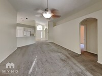 3318 Manor Cove Cir in Riverview, FL - Foto de edificio - Building Photo