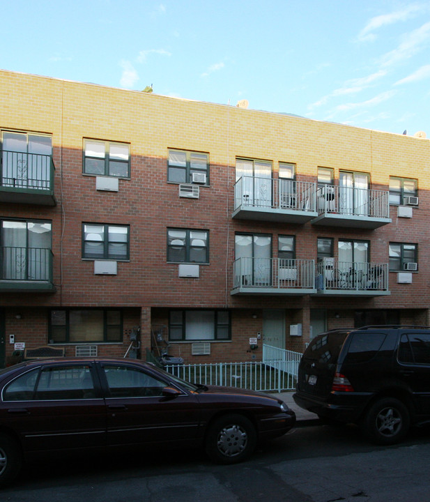 34-34 10th St in Long Island City, NY - Foto de edificio