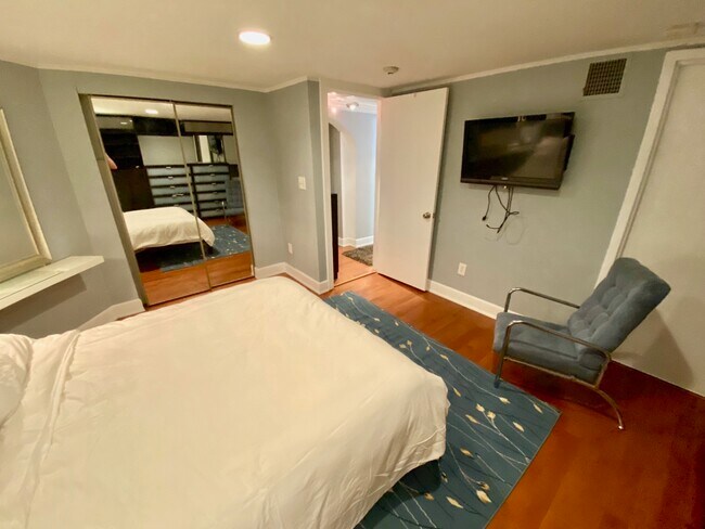 28 Upton St, Unit 1 in Boston, MA - Foto de edificio - Building Photo