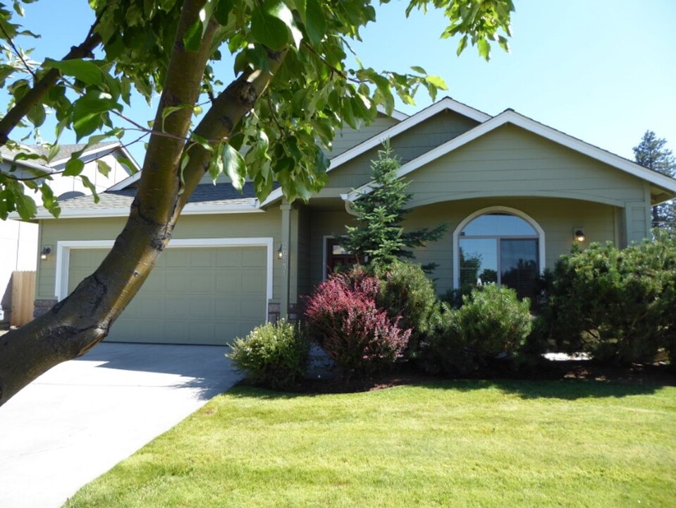 20551 Slalom Way in Bend, OR - Building Photo