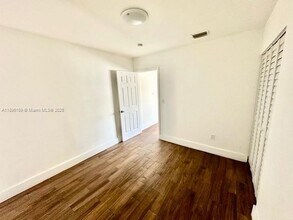 2101 Bay Dr in Miami, FL - Building Photo - Building Photo