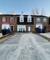 5607 Gates Landing Rd in Virginia Beach, VA - Building Photo