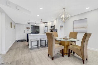 5792 Deauville Cir in Naples, FL - Foto de edificio - Building Photo