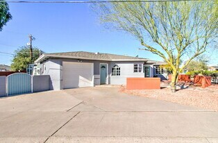 1301 W Mulberry Dr in Phoenix, AZ - Building Photo