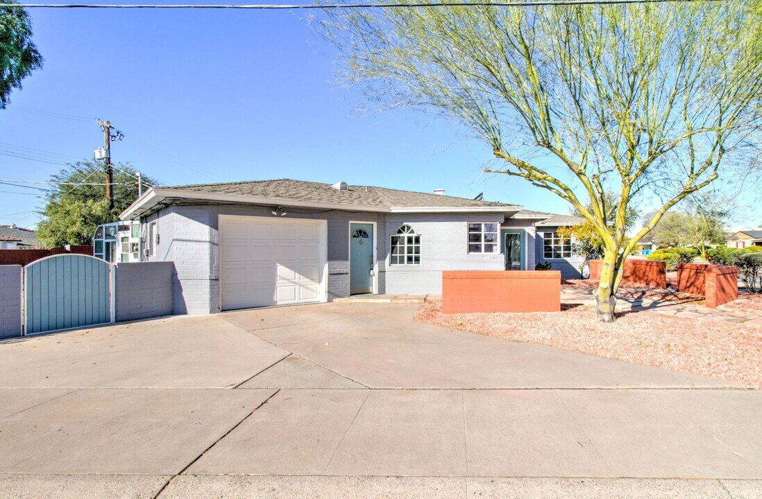 1301 W Mulberry Dr in Phoenix, AZ - Building Photo