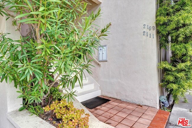 2109 Washington Ave in Santa Monica, CA - Foto de edificio - Building Photo