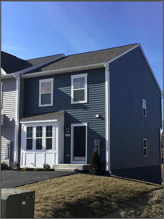 14 Needle Ct in Bunker Hill, WV - Building Photo