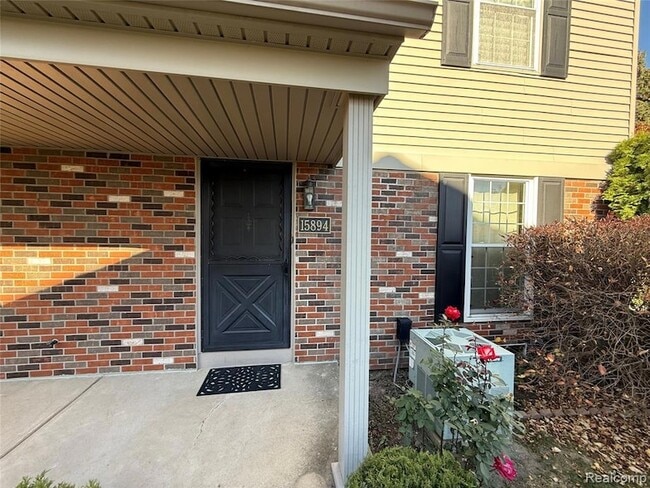 15894 Cambridge Dr, Unit 23 in Clinton Township, MI - Building Photo - Building Photo