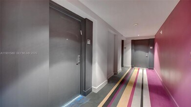 55 SE 6th St, Unit 2700 in Miami, FL - Building Photo - Building Photo