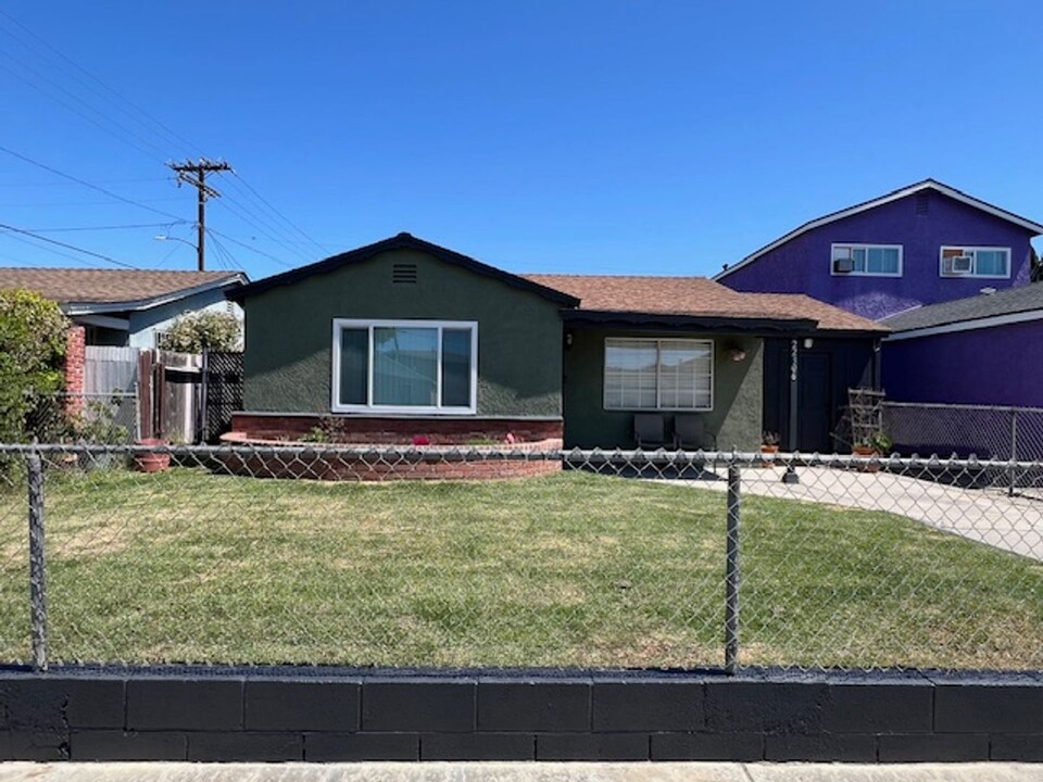 22306 Elaine Ave in Hawaiian Gardens, CA - Building Photo