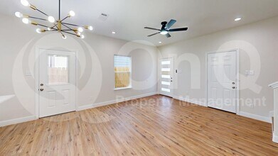 8003 W Elizabeth Ln in Fort Worth, TX - Building Photo - Building Photo