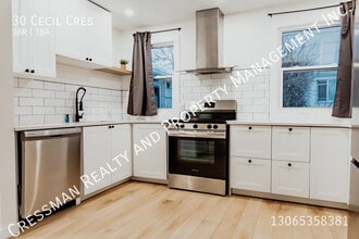 30 Cecil Crescent in Regina, SK - Building Photo - Building Photo