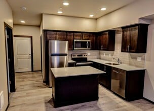 Kingswood Village in Tumwater, WA - Building Photo - Building Photo