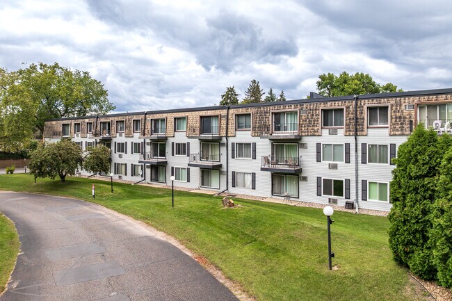 Fleur Royale Condominiums in St. Paul, MN - Building Photo - Building Photo