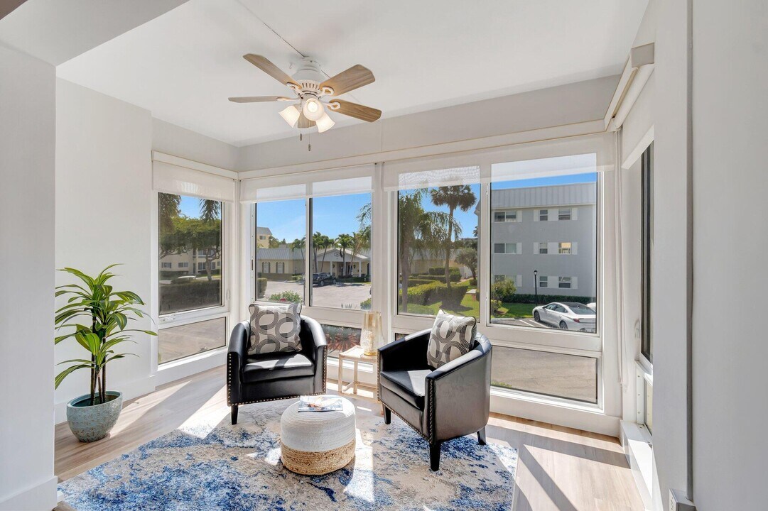 17 Colonial Club Dr in Boynton Beach, FL - Building Photo