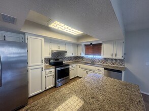935 Country Club Dr in Kingman, AZ - Building Photo - Building Photo