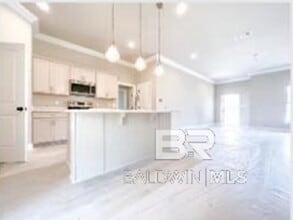 6870 Summerset Dr in Gulf Shores, AL - Foto de edificio - Building Photo