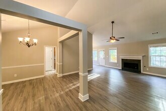 6697 Biscayne in Rex, GA - Foto de edificio - Building Photo