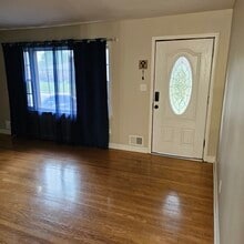 4403 Estate Dr in Louisville, KY - Building Photo - Building Photo