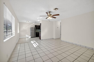 2500 SW 18th Terrace in Fort Lauderdale, FL - Building Photo - Building Photo