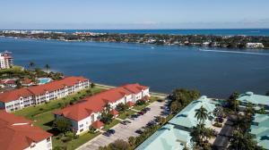 110 Half Moon Cir in Hypoluxo, FL - Building Photo - Building Photo