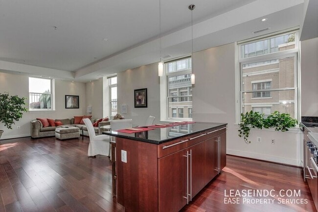 2425 L St NW in Washington, DC - Building Photo - Building Photo