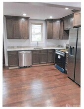 242 Grove St in Woodbridge Township, NJ - Building Photo - Building Photo