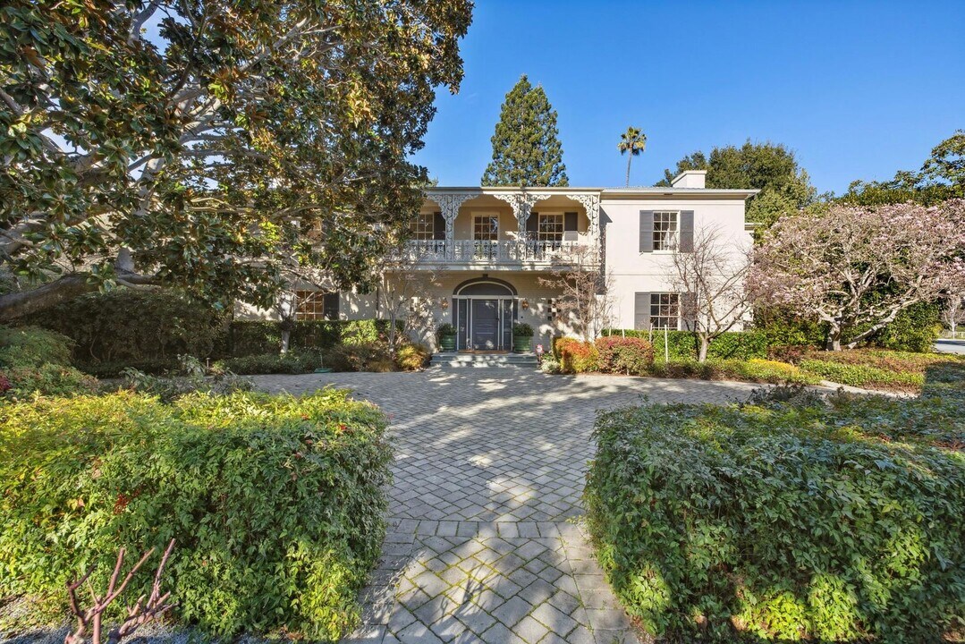 585 E Crescent Dr in Palo Alto, CA - Foto de edificio