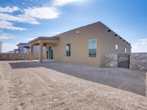 392 Frodsham St in Horizon City, TX - Building Photo - Building Photo