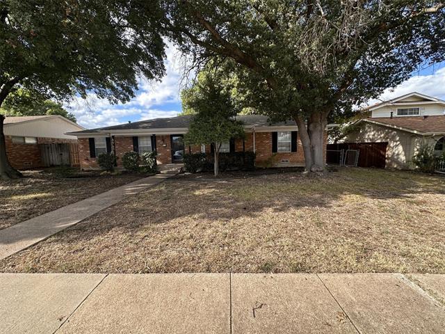 2401 Forestcrest Dr in Plano, TX - Foto de edificio - Building Photo