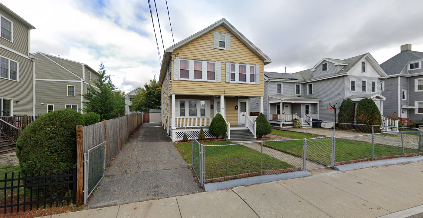 203 Everett St, Unit 1 in Boston, MA - Building Photo